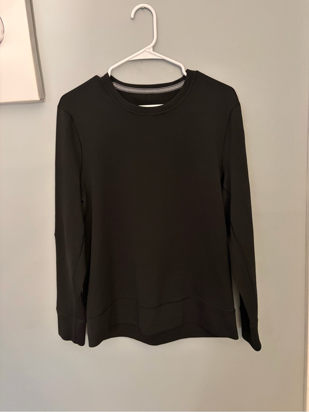 lululemon Men’s Black Waffle Knit Long Sleeve Crewneck Shirt Lower Back Logo